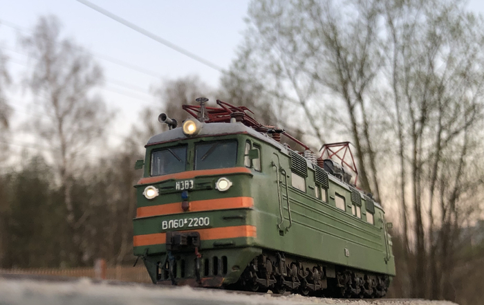 Рис. 9. Модель магистрального грузо-пассажирского электровоза переменного тока ВЛ60К после улучшения и электрификации