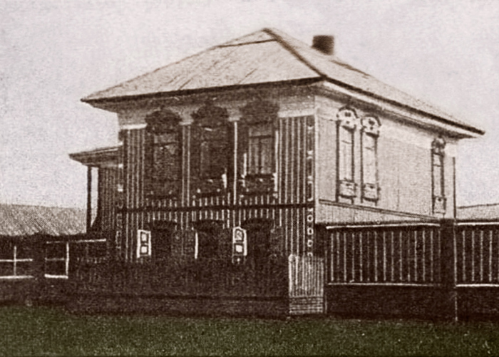 Двор зажиточного крестьянина и старосты деревенской общины Ефима Алексеевича Распутина. Так же при дворе был «Ямской приказ (Яма)»