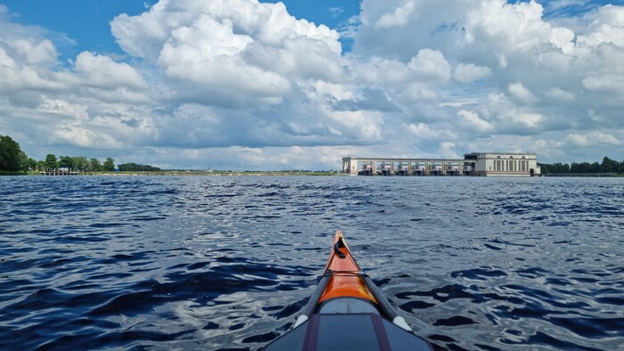 Появилась “аномалия” в виде резкого запаха озона. Похоже, вхожу в зону отчуждения Угличской ГЭС.