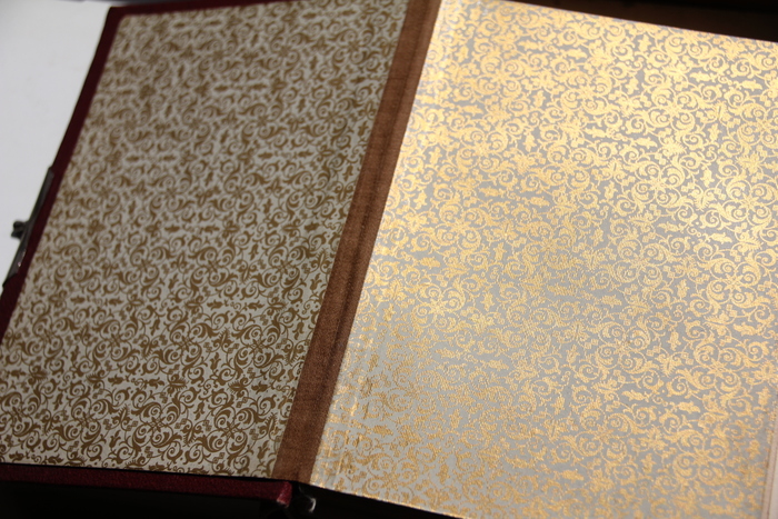 Или раздельные форзацы, с металлизацией