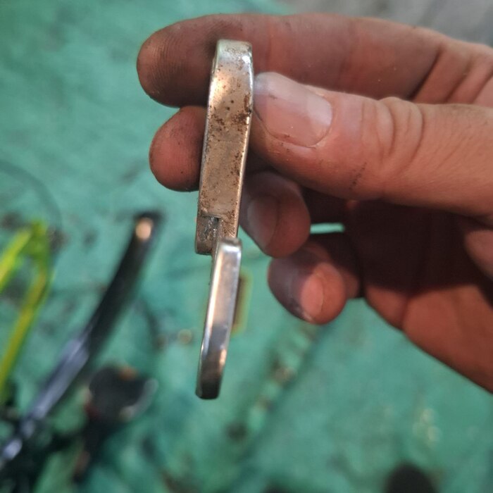 Кривой, сволочь.