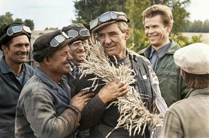 Подборка простых и потрясающих фотографий эпохи СССР. 20 раскрашенных фотографий. Часть 27 20 век, Старое фото, Фотография, СССР, Детство в СССР, 60-е, 70-е, 80-е, 50-е, 40-е, Колоризация, Длиннопост