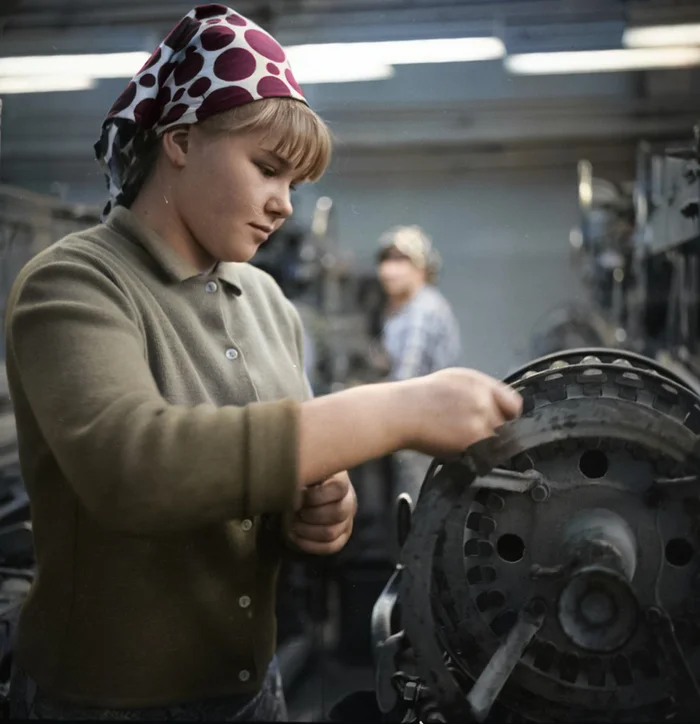 Подборка простых и потрясающих фотографий эпохи СССР. 20 раскрашенных фотографий. Часть 27 20 век, Старое фото, Фотография, СССР, Детство в СССР, 60-е, 70-е, 80-е, 50-е, 40-е, Колоризация, Длиннопост