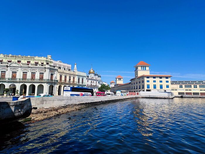 "Но что-то всё-таки выдавало в нём русского разведчика"