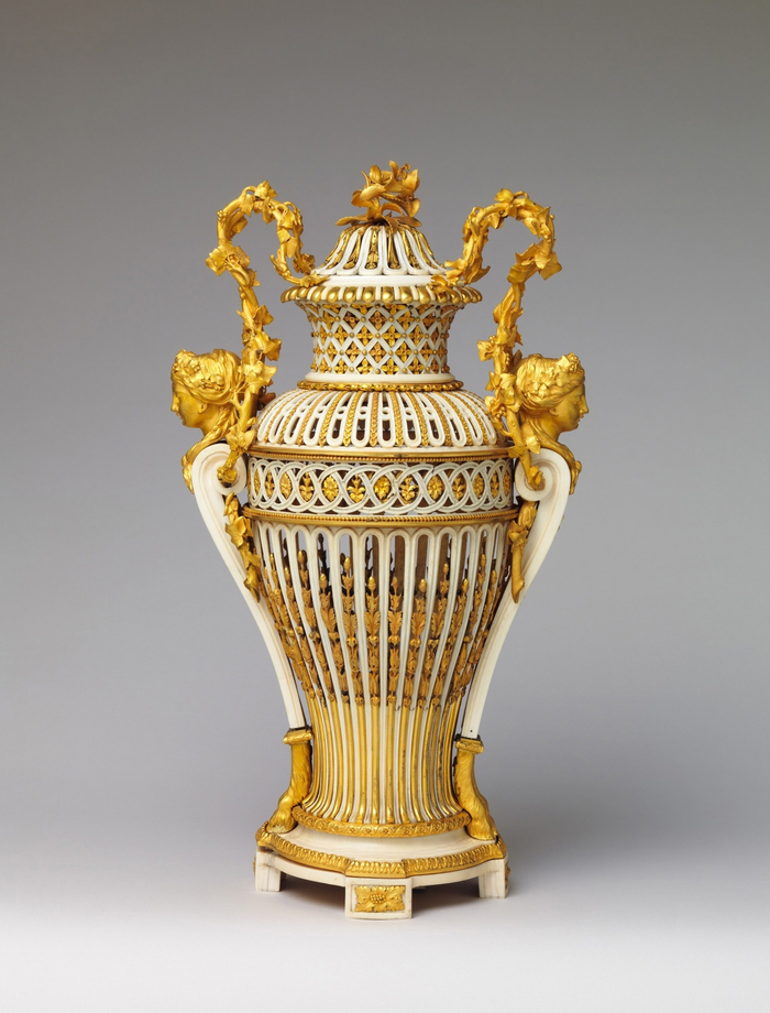     (Vase en ivoire)  1780-1790   (),  , , 18 , , , , , , 
