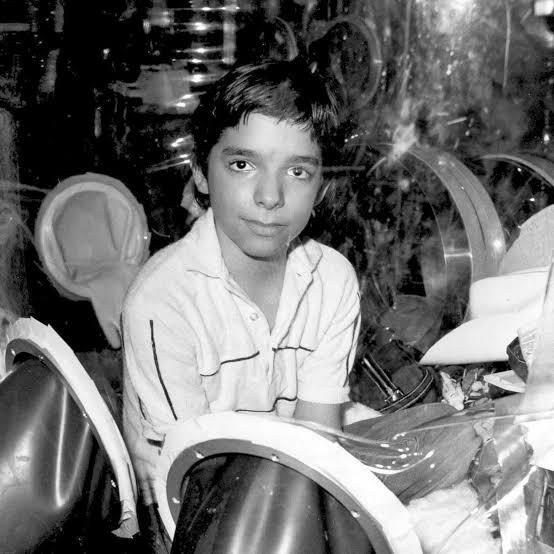 Мрачная история мальчика в пузыре: всю жизнь он провел в капсуле, а мать прикоснулась к нему лишь однажды – прямо перед его смертью Биология, Исследования, Наука, Научпоп, Длиннопост, Дети, Парень из пузыря, Вирус Эпштейна-Барр