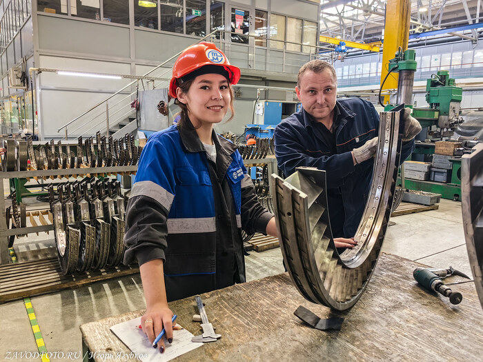 Из серии «Именно они делают Россию великой» - снято мной на заводе ПАО «Тюменские моторостроители»