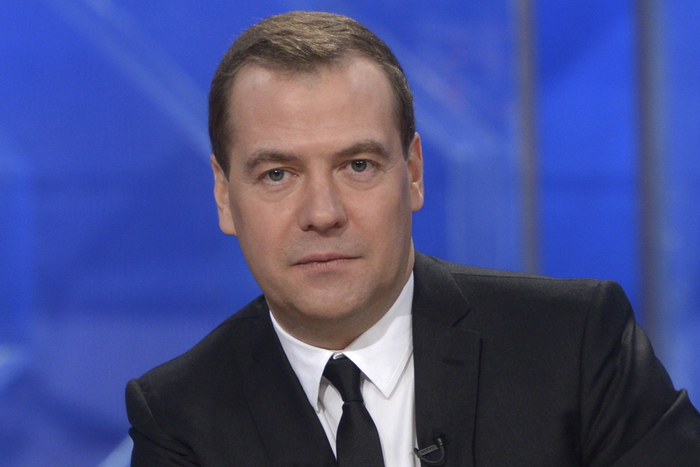 Дмитрий Анатольевич вскрывает американских президентов как консервные банки