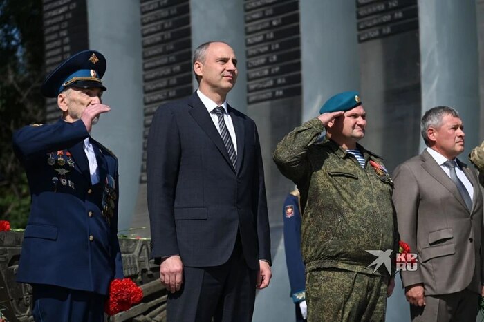 Правительство Свердловской области поздравило десантников с Днем ВДВ