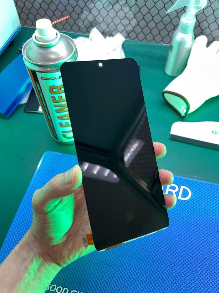 Разбилось стекло на Xiaomi Redmi Note 13 4G, но дисплей цел - поэтапно показываем, как сэкономить на ремонте