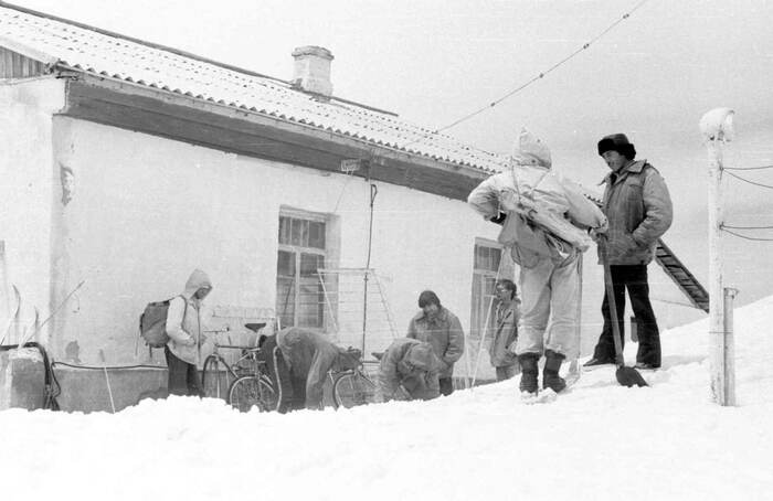    .  ,  .         -  .    .