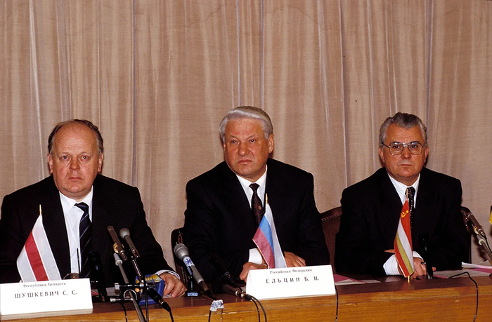    , , 30  1991 .   (),   (),   () ( )