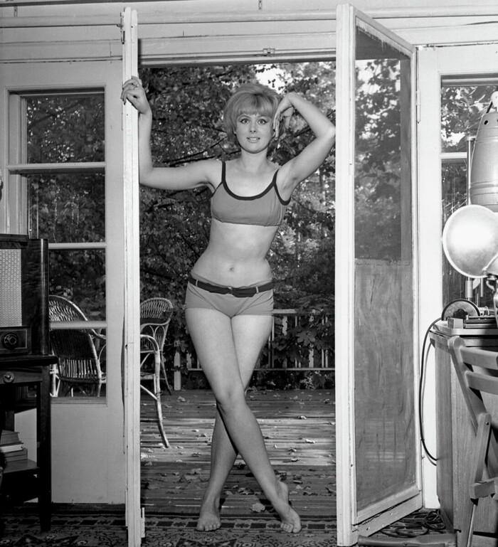 Актриса Наташа Селезнёва на съёмках фильма в сценической образе