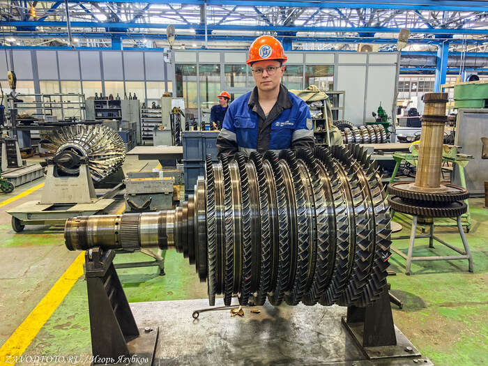 Из серии «Именно они делают Россию великой» - снято мной на заводе ПАО «Тюменские моторостроители»