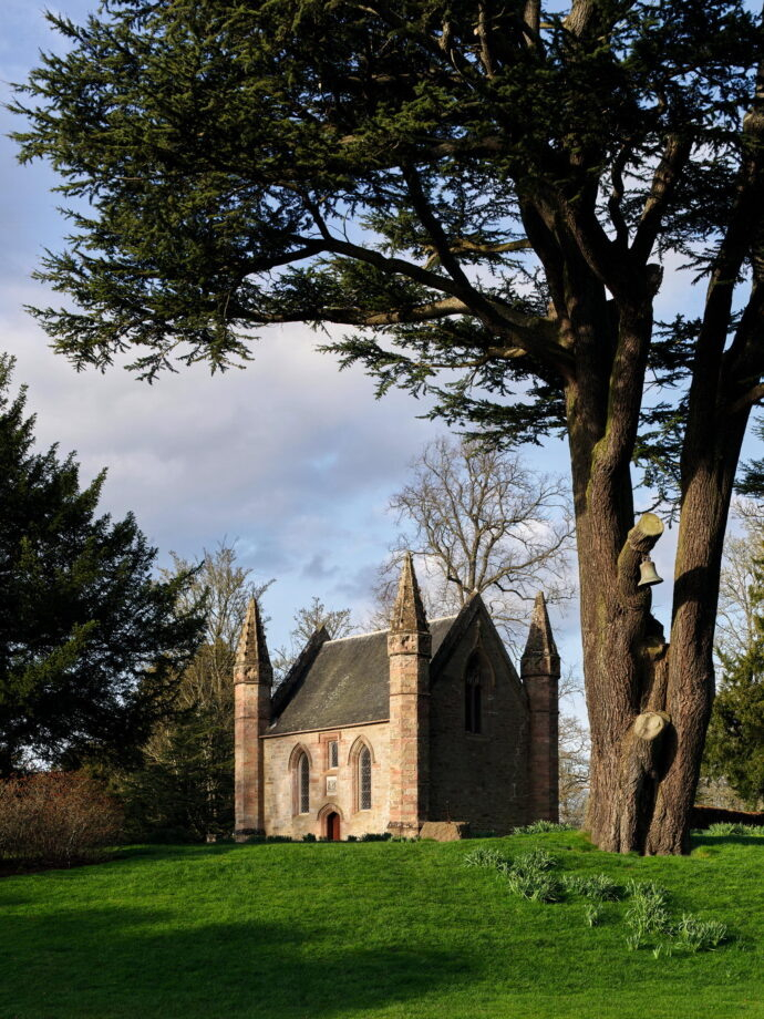 Невысокое возвышение холма Веры, ныне увенчанное скромной часовней XVII века.