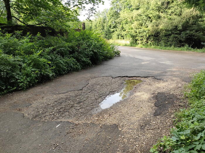 Асфальтовое покрытие вблизи экоцентра "Русский быт"