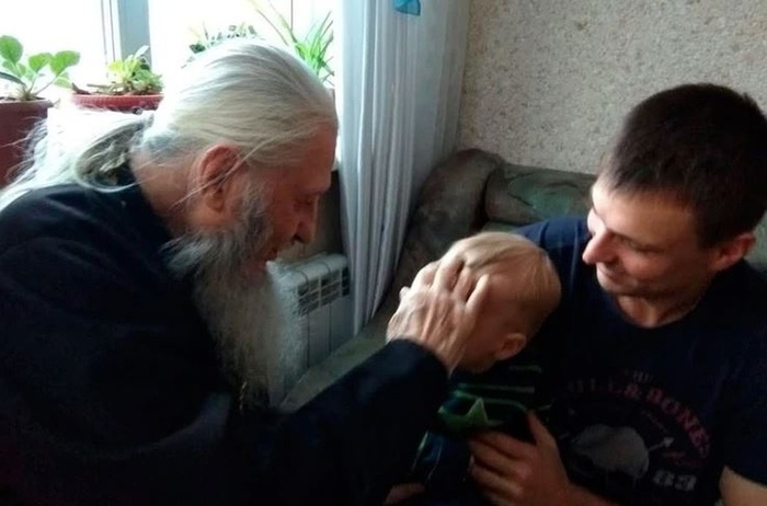 К игумену Паисию каждый день сотни людей приходили за благословением Марина КОЧНЕВА