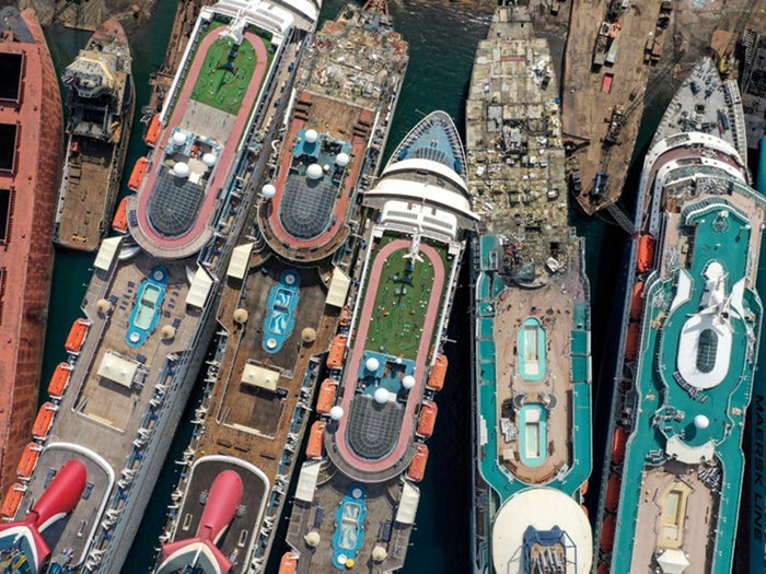 <a href="https://pikabu.ru/story/musornyie_voynyi_4_13109626?u=https%3A%2F%2Fwww.businessinsider.com%2Flook-inside-turkish-multimillion-dollar-cruise-ship-breaking-yards-2023-1%23the-job-is-one-of-the-most-dangerous-in-the-world-exposing-workers-to-a-variety-of-risks-4&t=%D0%94%D0%B5%D0%BC%D0%BE%D0%BD%D1%82%D0%B0%D0%B6%20%D0%BA%D1%80%D1%83%D0%B8%D0%B7%D0%BD%D1%8B%D1%85%20%D1%81%D1%83%D0%B4%D0%BE%D0%B2%20%D0%B2%20%D0%BF%D0%BE%D1%80%D1%82%D1%83%20%D0%90%D0%BB%D0%B8%D0%B0%D0%B3%D0%B0&h=adb5407e4b5fd0ca2e2d2cd7c934d22bcc6a75df" title="https://www.businessinsider.com/look-inside-turkish-multimillion-dollar-cruise-ship-breaking-yards-2..." target="_blank" rel="nofollow noopener">     </a>