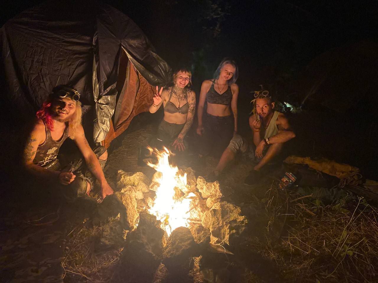 We went to Fiolent to hang out with hippies and swim in the sea. - My, Crimea, Sea, Black Sea, Cape Fiolent, Tent, Bonfire, Sunset, Nature, Camping, Punks, Hippie, The photo, Mobile photography, Vertical video, Video, Coast, Headland, Relaxation, Leisure, Short videos, Longpost