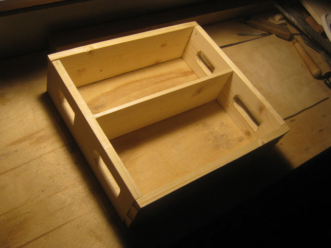 Межэтажное перекрытие выполнено соединением в потайной паз.