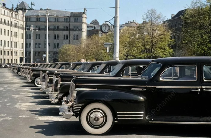 Жизнь Советской Москвы в 40-е годы. 20 раскрашенных фотографий 20 век, Старое фото, Историческое фото, История города, Москва, 40-е, СССР, Колоризация, Длиннопост