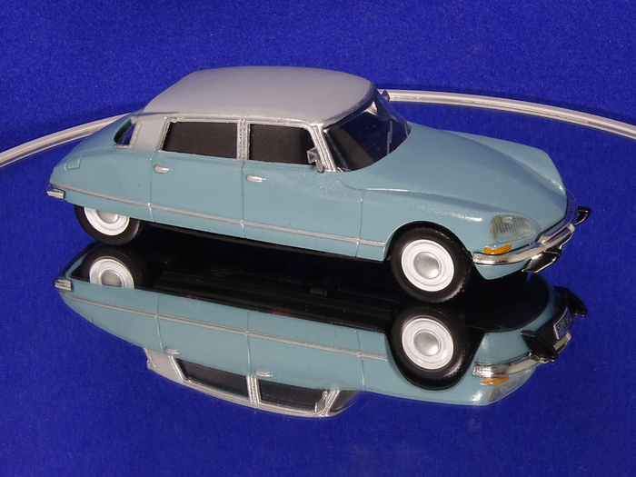 Рис. 8. Электрифицированная модель автомобиля Citroen DS21 из детективного сериала «Менталист»