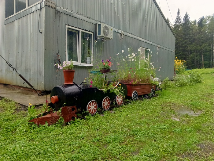 Возле кочегарки поезд, который везёт красоту 😍