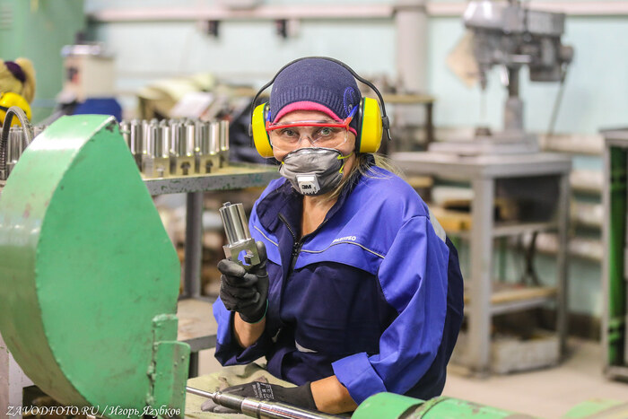 Из серии «Именно они делают Россию великой» - снято мной на заводе АО «Уралтурбо»