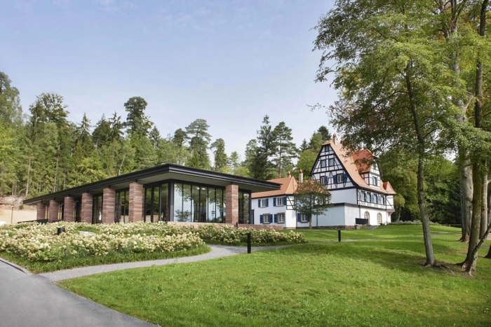  Villa Rene&#x301; Lalique     .      &#x306;      .