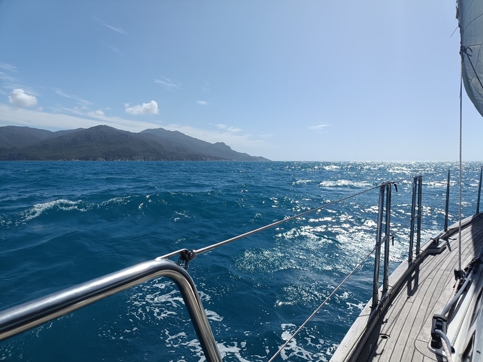 Под парусами