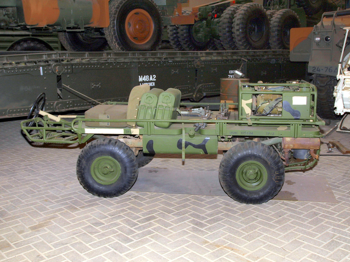 M274 &#xBD;-ton 4&#xD7;4 utility platform truck