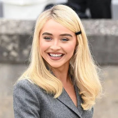 Сабрина Эннлинн Карпентер — американская певица, автор песен и актриса.