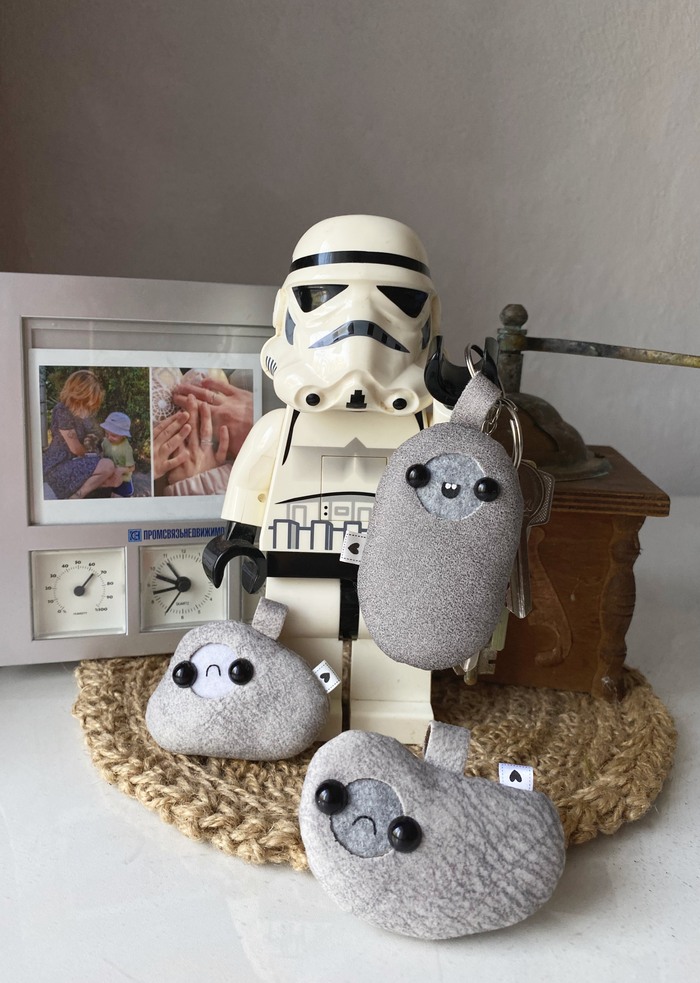 Могут быть брелками, обвесами на сумке, карманными жителями, брошками, заколками.. короче, говоря - это же лимоны и камни! Чем (кем?) угодно они могут быть!..