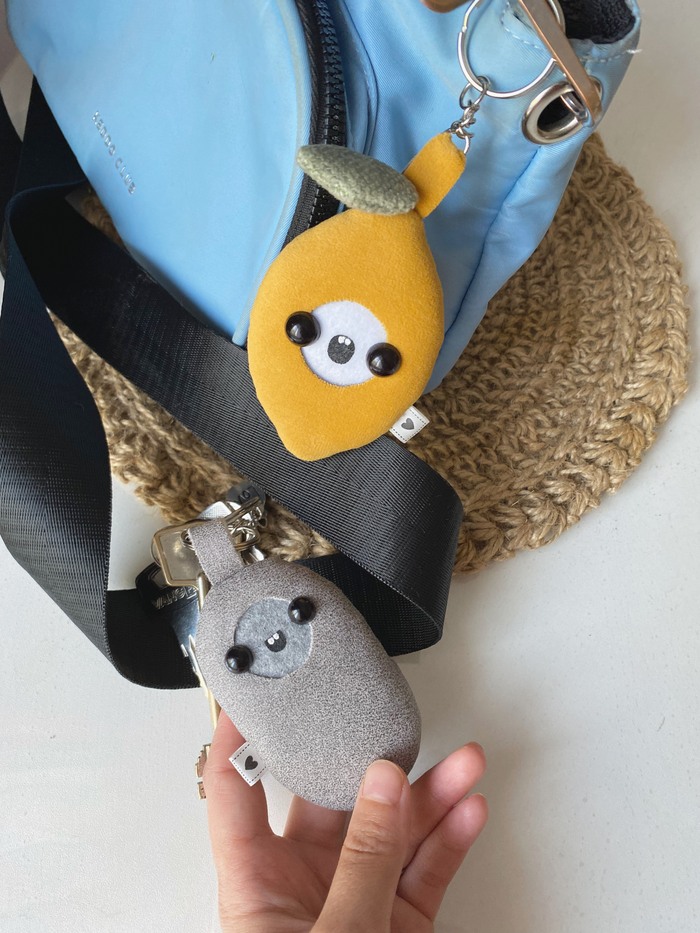 А ещё они классно протирают экран телефона до приятной чистоты, оставаясь неизменно очаровательными:)