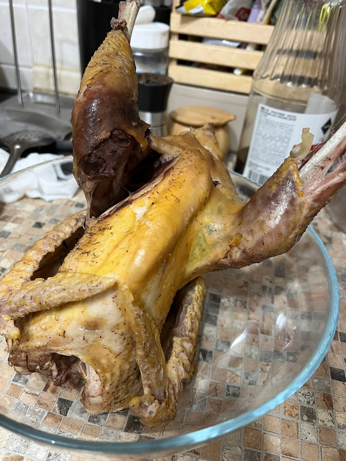 Судя по ноге, его били по ней