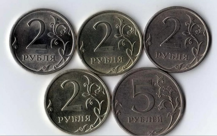 Редкие двухрублевые монеты 2009 года плакированы мельхиором и по цвету больше напоминают 5-ти рублевики.