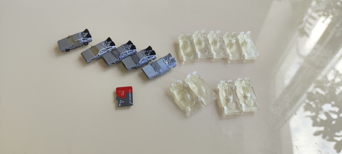 Очень много попыток подобрать нужный цвет.