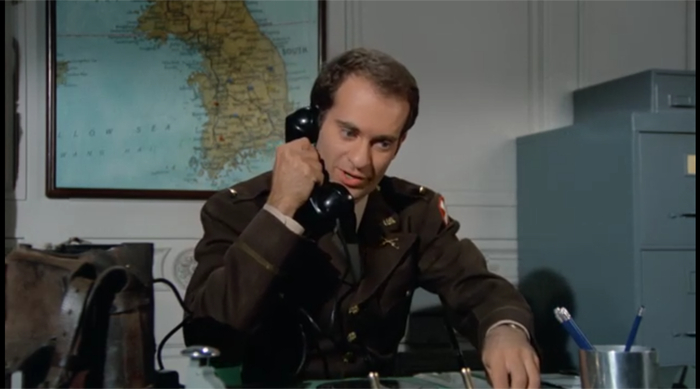  . M*A*S*H.    , ׸    , ,  