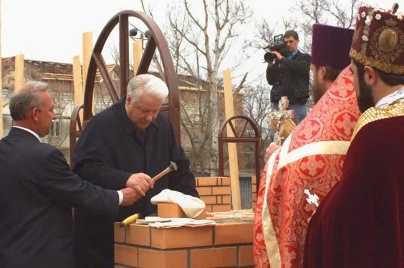 Интересные фотографии 90 -х (часть 118) 90-е, Детство 90-х, Фотография, Знаменитости, Эпоха, Маски-шоу (телесериал), Иванушки International, Сергей Супонев, Юрий Лужков, Надежда Кадышева, Джохар Дудаев, Владимир Жириновский, Борис Ельцин, Буденновск, Демо, Пьер Карден, Звездный час, Стена Цоя, Рейв, Игорь Сорин, Длиннопост Интересные фотографии 90 -х (часть 118) 90-е, Детство 90-х, Фотография, Знаменитости, Эпоха, Маски-шоу (телесериал), Иванушки International, Сергей Супонев, Юрий Лужков, Надежда Кадышева, Джохар Дудаев, Владимир Жириновский, Борис Ельцин, Буденновск, Демо, Пьер Карден, Звездный час, Стена Цоя, Рейв, Игорь Сорин, Длиннопост