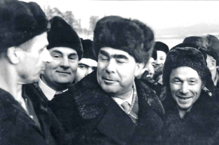 1960 год. 11 декабря. Строительство Братской ГЭС посетил член Президиума ЦК КПСС, председатель Верховного Совета СССР Л. И. Брежнев.