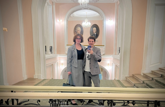 В фойе с супругом :-)