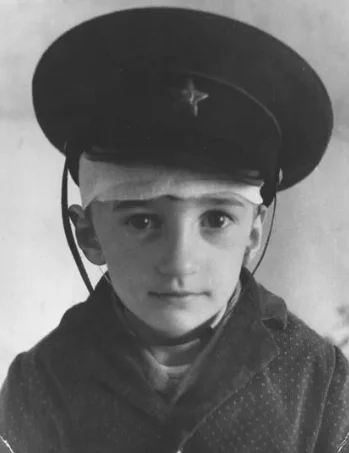 «Казанова», который хотел сбежать в монастырь. Как слава едва не погубила звезду «Улиц разбитых фонарей»... Биография, Актеры и актрисы, Telegram (ссылка), Знаменитости, Фото со съемок, Советское кино, Российское кино, Сериалы, Фильмы, Александр Лыков, Улицы разбитых фонарей, Длиннопост, Фотография, Любовь, Семья, Русские сериалы, Театр, Советские актеры