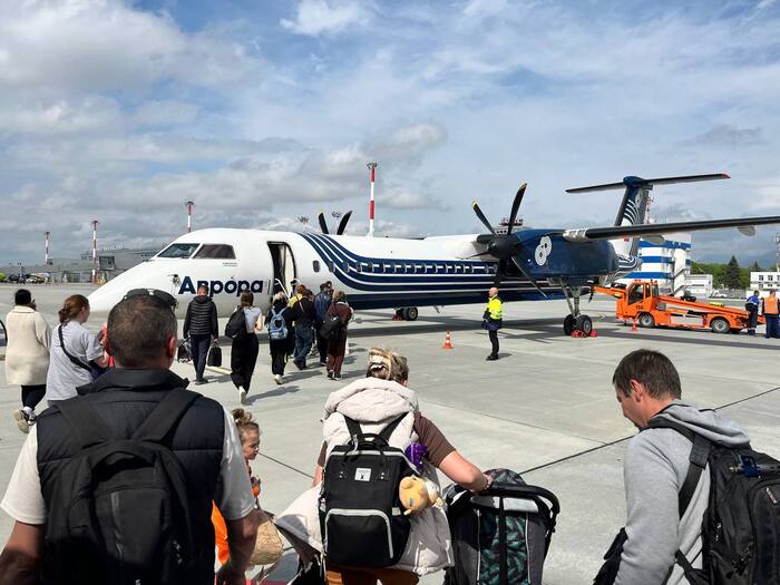 Самолет Bombardier канадского происхождения совершает рейсы с Сахалина на Курильские острова, вот бы нам такие на замену АН-24