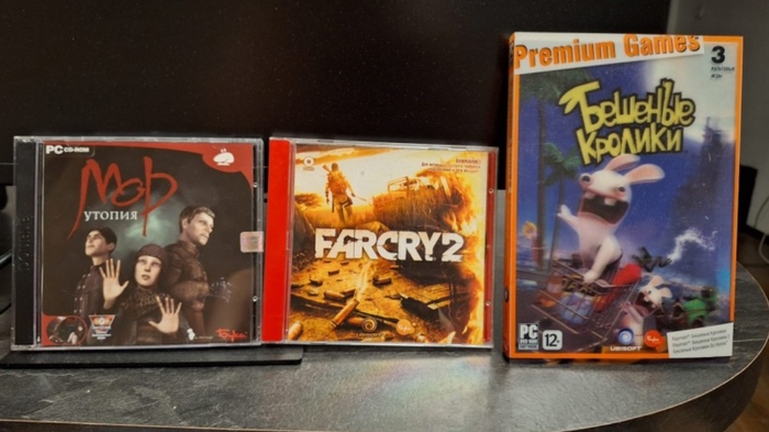 Мне очень нравилась оранжевая серия, у нее была «обложка-переливашка». За такими дисками я даже ездил в другой город