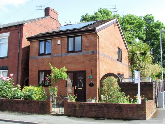 <!--noindex--><a href="https://pikabu.ru/story/skolko_stoit_srednee_zhile_v_britanii_i_dostupno_li_ono_srednim_britantsam_13199117?u=https%3A%2F%2Fwww.rightmove.co.uk%2Fproperties%2F136264772%23%2F%3Fchannel%3DRES_BUY&t=https%3A%2F%2Fwww.rightmove.co.uk%2Fproperties%2F136264772%23%2F%3Fchannel%3DR...&h=39efb8e1696e1e988b56fd6f99e3ff86b6789a79" title="https://www.rightmove.co.uk/properties/136264772#/?channel=RES_BUY" target="_blank" rel="nofollow noopener">https://www.rightmove.co.uk/properties/136264772#/?channel=R...</a><!--/noindex-->