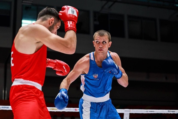 Финальный поединок на играх БРИКС с соперником из Азербайджана Сеыидом Сеыидовым. Мне аж больно стало от созерцания синяка у Вадима