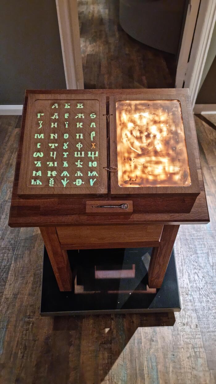 Музей Александра Невского в Городце — это не только история, но и хайтек! Интерактивная книга, чтобы освоить старославянский.