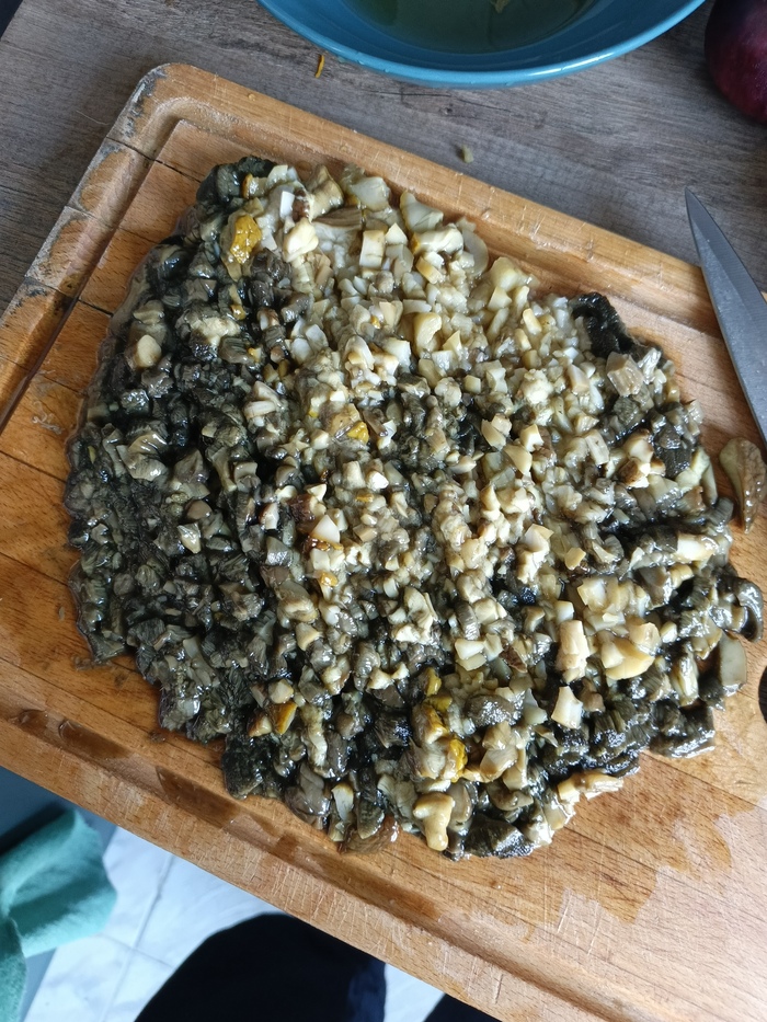 Всё мелко нарезать, закинуть в миску