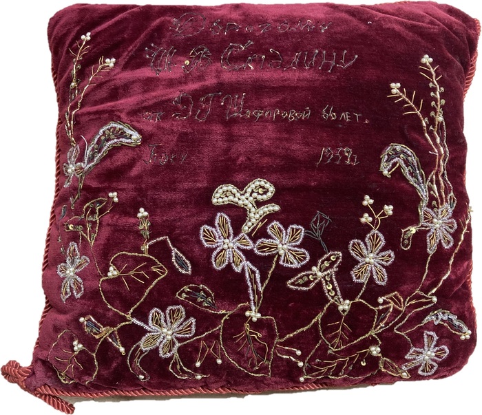 1939 . :, , , , .   .