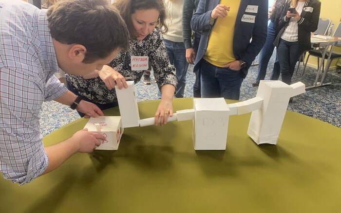 Бизнес игра: купить, создать, заказать?